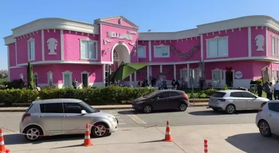 Patron Borçlarla Yurt Dışına Kaçtı, Çalışanlar Güzellik Merkezini Yağmaladı