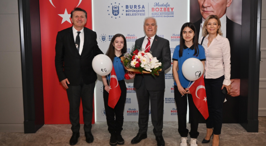 Başkan Mustafa Bozbey, koltuğunu geleceğin başkanlarına devretti