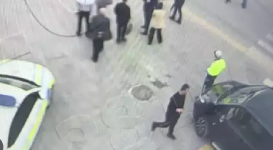CHP'li Adnan Beker'in Şoförü, Aracı Polis Ekiplerinin Üzerine Sürdü