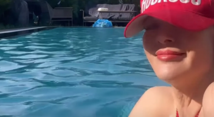 Oyuncu Mine Tugay 2025 Yaz Sezonunu Erken Açtı! Havuz Fotoğrafları Gündem Oldu