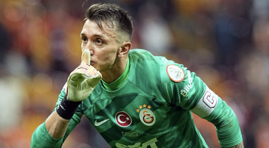 Galatasaray'da Şok Ayrılık! Efsane Kaleci Muslera'ya Veda İzni Çıktı
