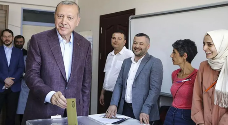 AK Parti Genel Sekreteri İnan, masasına gelen son anketi paylaştı