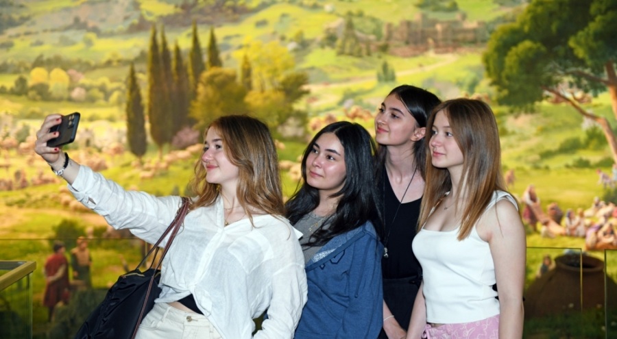Başkan Aydın örnek liselilerle Osmangazi'de bir araya geldi