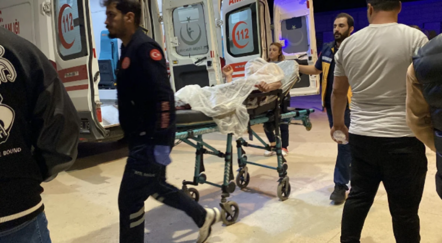 Bursa'da "Lazer Tutma" Kavgası: 2 Kişi Bıçaklandı