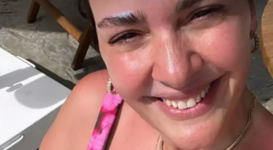 3 çocuk annesi! Oyuncu Bergüzar Korel bikinili pozlarıyla büyüledi