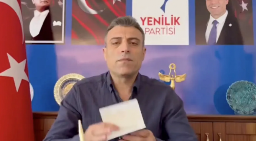 Öztürk Yılmaz'dan Pasaport Tasarımına Tepki: Hep Cami Resimleri Var