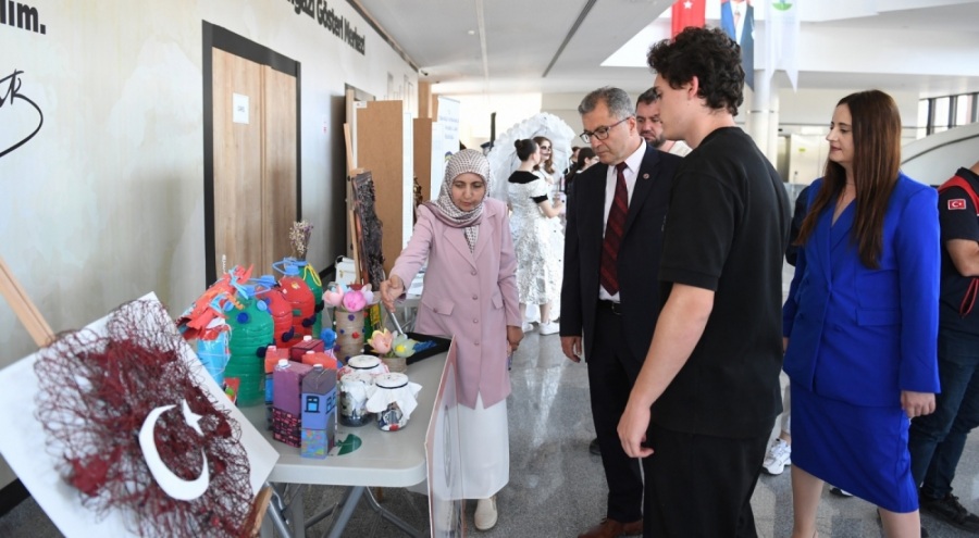 Osmangazi'de öğrenciler atık toplamak için yarıştı