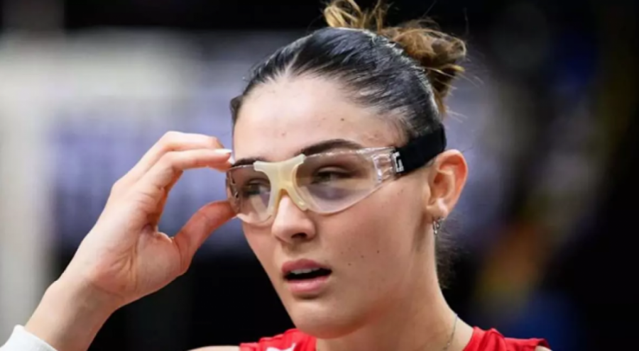Zehra Güneş'in Maç Esnasında Gözlük Takmasının Sebebi Belli Oldu