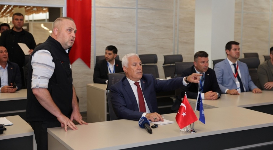 Büyükşehir'den Orhaneli'deki yangına anında müdahale