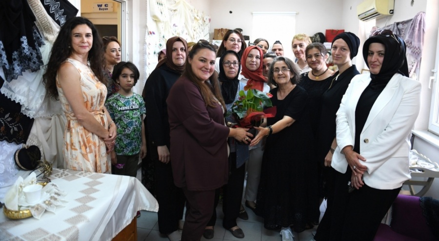 Osmangazi Belediyesi köylerde açtığı kurslarla kadınlara sanat öğretiyor