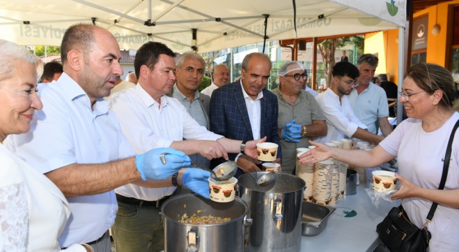 Osmangazi Belediyesi'nden vatandaşa aşure ikramı