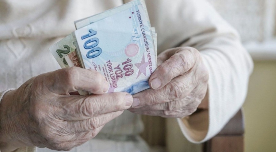 Zamlı emekli aylıkları hesaplara yatıyor