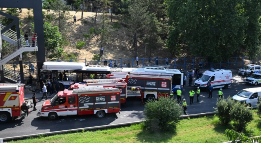Ankara'da EGO otobüsü kaza yaptı