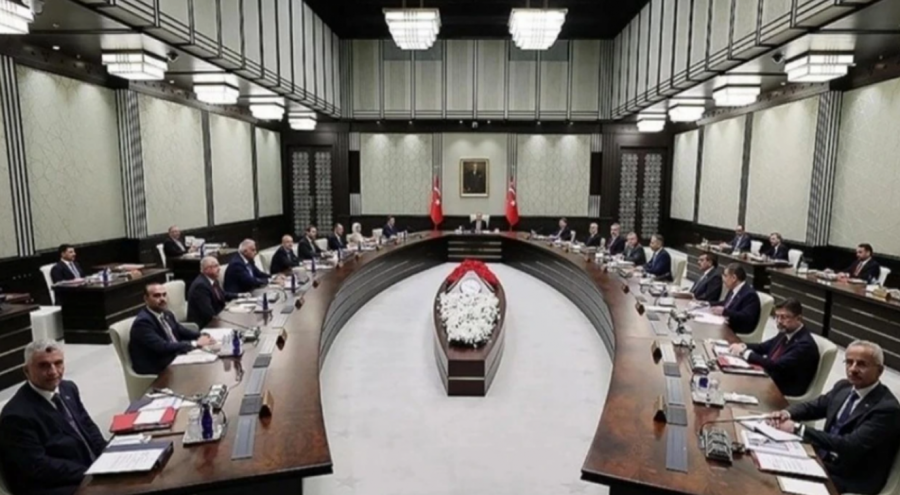 Kabine kulisleri ısınıyor: Perşembe toplantısı dikkat çekti