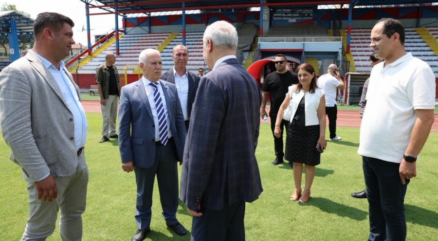 Mustafakemalpaşa İlçe Stadı sil baştan yenilendi