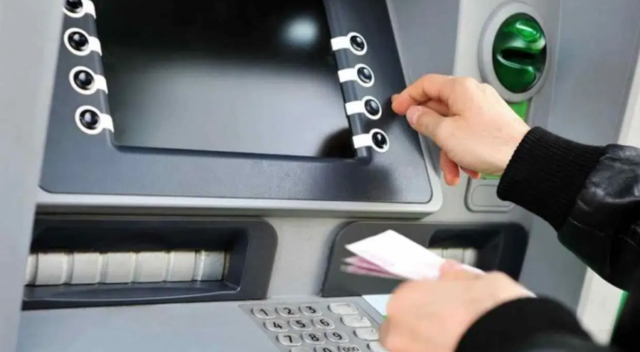 ATM'den işlem yaparken zorunlu şifre uyarısı geliyor