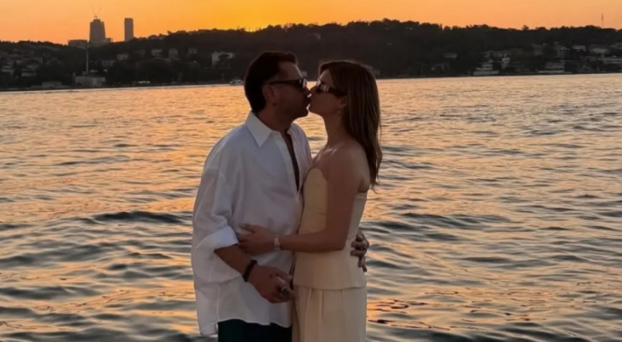 11. yıllarını kutladılar! Beren Saat ve Kenan Doğulu'dan romantik yıl dönümü paylaşımı